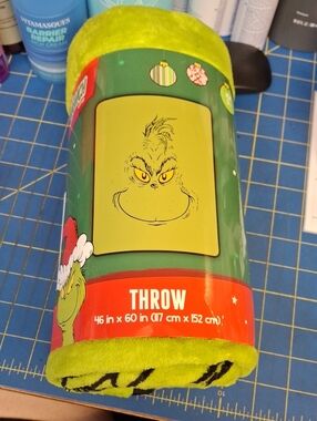 The Grinch Plush Holiday Throw Blanket 46x60 New - Bright Lime Green